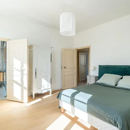 Le Petit Clos St Devote Par Dodo A Κασί